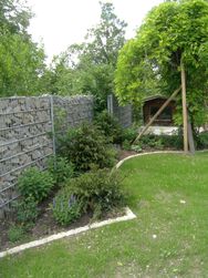 Steinzaun Garten Rasen Wiese Sichtschutz Windschutz Steine